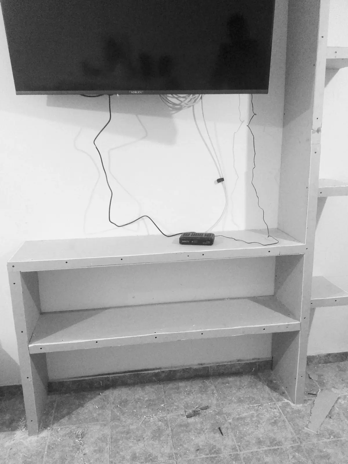 Móvel de TV em pladur, estrutura em bruto antes do acabamento